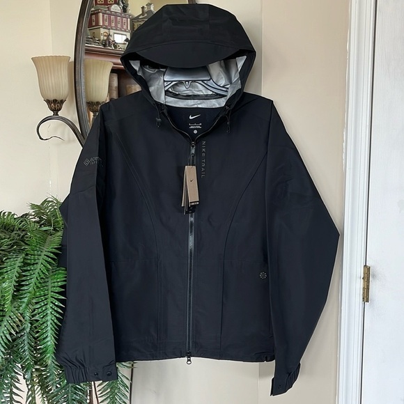 Brand New Nike Black Trail GORE-TEX INFINIUM Running Jacket Loose Fit Packable - Picture 16 of 16